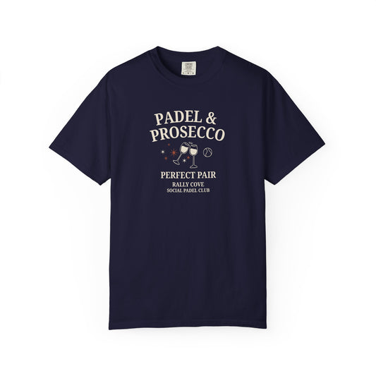 Navy blue t-shirt with a Padel & Prosecco slogan on the chest in white